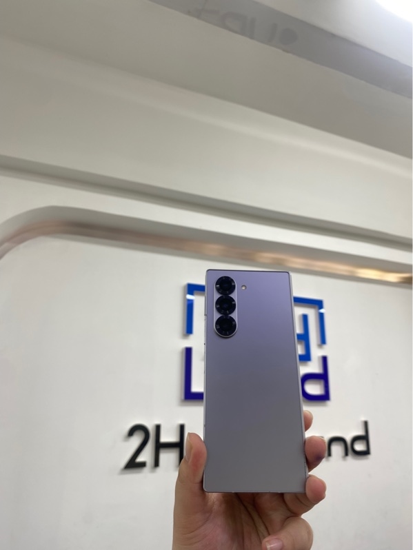 Điện thoại Samsung galaxy Z Fold6 - Snapdragon 8gen 3 - 12/256 - Màu xám - Ngoại hình 97.5% - Cấn nhẹ 2 góc - Body