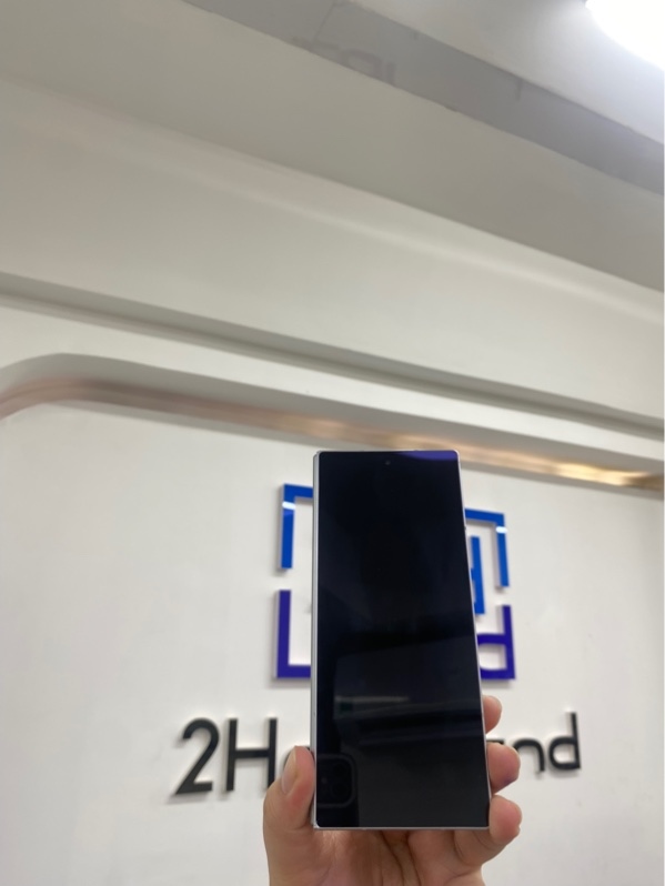 Điện thoại Samsung galaxy Z Fold6 - Snapdragon 8gen 3 - 12/256 - Màu xám - Ngoại hình 97.5% - Cấn nhẹ 2 góc - Body