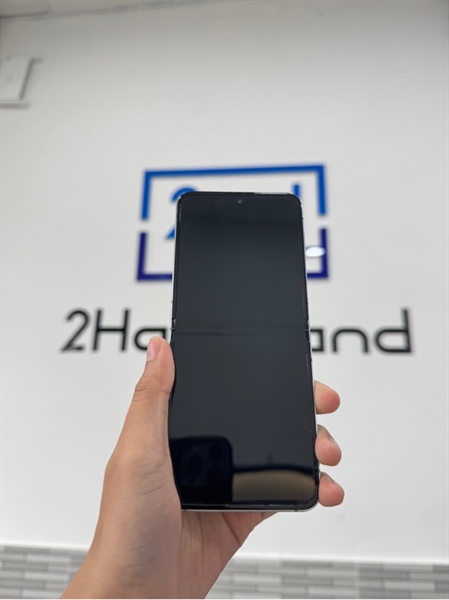 Điện Thoại Samsung Galaxy Zflip 5 5G - Ram 8 , Rom 256GB - Xanh đen - Snap 8 gen 2 - Ngoại hình 98% , bung nắp có bể 1 gốc màn + Fullbox 3