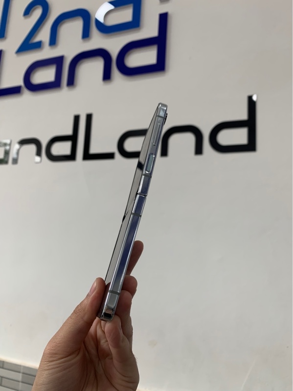 Điện Thoại Samsung Galaxy Zflip 5 5G - Snap 8 gen 2 - Ram 8/Rom 256GB - Màu xanh đen - Ngoại hình 98% - Màn chết 1 điểm pixel + mực - Body - SP KHÔNG BẢO HÀNH