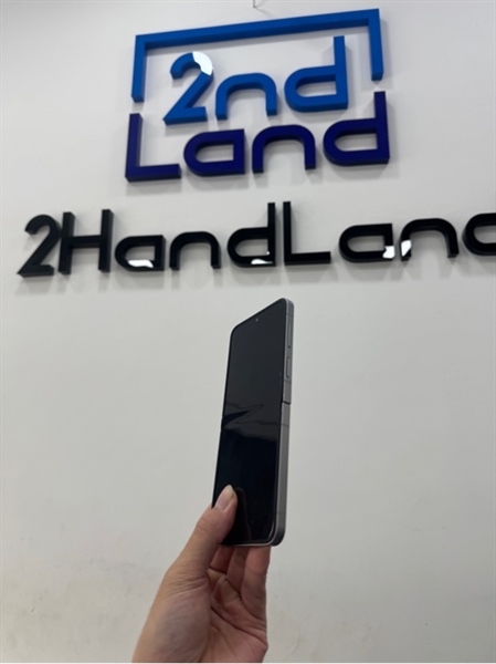 Điện thoại Samsung Galaxy ZFlip 6 - Snapdragon 8 gen 3 - 12/512GB - SSVN - Màu xám - Ngoại hình 97% - lệch bản lề , mẻ cạnh màn - Body 1