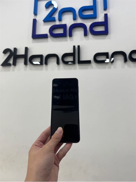 Điện thoại Samsung Galaxy ZFlip 6 - Snapdragon 8 gen 3 - 12/512GB - SSVN - Màu xám - Ngoại hình 97% - lệch bản lề , mẻ cạnh màn - Body 3