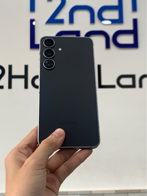 Điện thoại Samsung S25 fe - Ram 8/128gb - Màu đen - Ngoại hình: 96% - Màn trầy, trầy sườn, trầy cam sau - Box