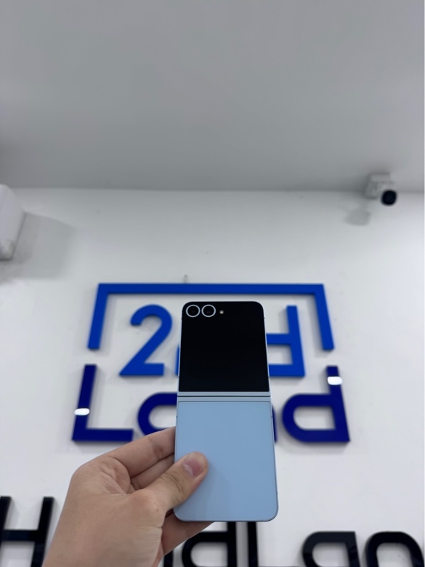 Điện thoại Samsung Z Flip 6 - snapdragon 8 gen 3 - 12/256Gb SSVN - Màu xanh - Pin bình thường - Ngoại hình 98% - Body