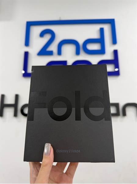 Điện thoại Samsung ZFold 4 - Snapdragon 8 Gen 1 - 12/512GB - Màu xanh - Ngoại hình 97% - Bản lề mở ra không hết , trầy viền nhiều , màn chết pixel nhỏ , màn ngoài trầy - Kèm Box