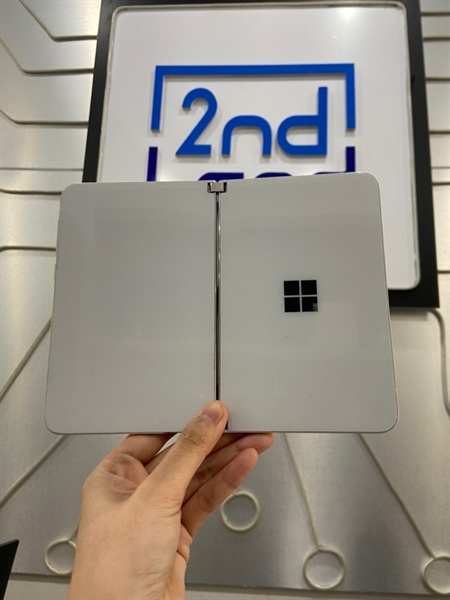 Điện thoại Surface Duo 1 - Snap 855 - 6/128GB - Màu trắng - Ngoại hình: 97% - Bể 1 cạnh chỗ chân sạc, màn hồng viền xước - FullBox