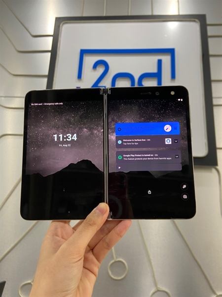 Điện thoại Surface Duo 1 - Snap 855 - 6/128GB - Màu trắng - Ngoại hình: 97% - Bể 1 cạnh chỗ chân sạc, màn hồng viền xước - FullBox