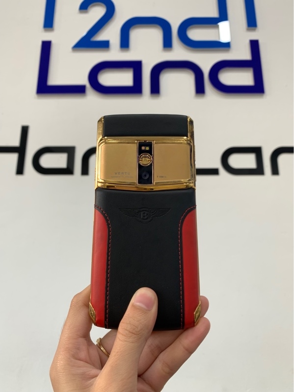 Điện thoại Vertu Signature Touch 2 cánh x Bentley - Mediatek MT6735 - Ram 2GB/64GB - Màu đỏ vàng - Ngoại hình: 96% - Kèm box