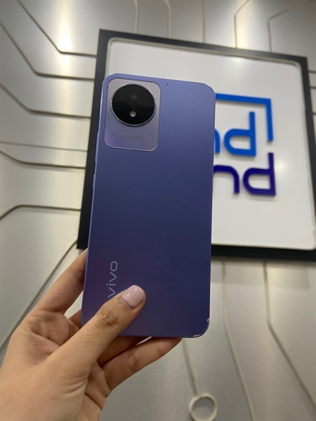 Điện thoại Vivo Y02 - Chip helio P22 - Ram 2/32GB - Màu tím - Ngoại hình: 96% - Trầy cấn sườn với mặt lưng, nứt trầy cam sau - Body