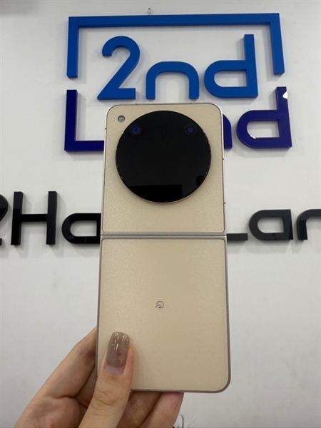 Điện thoại ZTE Libero Flip A304ZT - Nội địa Nhật - Snap 7 gen 1 - 6/128GB - Màu vàng - Ngoại hình 98% - Màn trầy - Kèm sạc