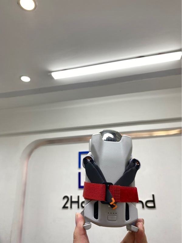 DJI Flycam mini 3 - Màu xám - Ngoại hình 98% - Kèm 2 pin (cks 6 và 11), tay cầm RC RM330, 2 bộ cánh, túi