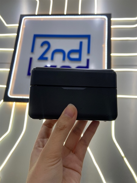 DJI Mic ( 2TX + 1RX + Charging Case ) - Màu đen - Ngoại hình: 97.5% - Cục hít bị tróc sơn - Kèm túi + đủ phụ kiện