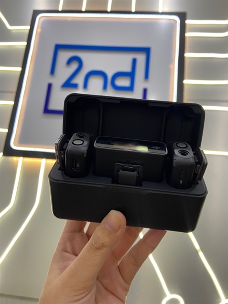 DJI Mic ( 2TX + 1RX + Charging Case ) - Màu đen - Ngoại hình: 97.5% - Cục hít bị tróc sơn - Kèm túi + đủ phụ kiện 1