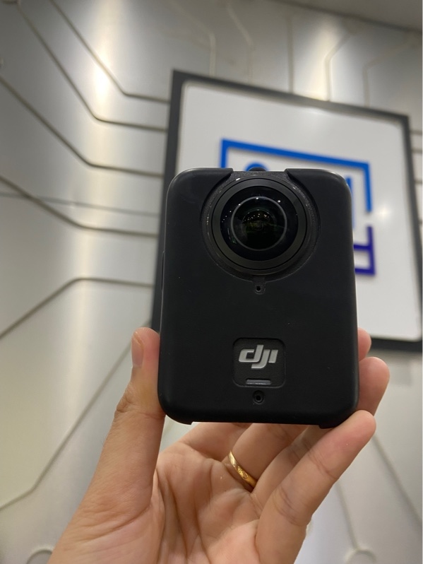 DJI OSMO 360 - Màu đen - Ngoại hình: 98% - Kèm Box + Dây Sạc + 1 Pin + Thẻ Nhớ 128GB