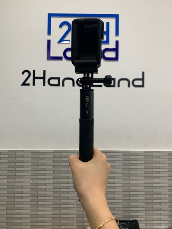 DJI osmo action 5 pro - Màu đen - Ngoại hình: 97% - Trầy tròng kính - Kèm khung bảo vệ + tripod