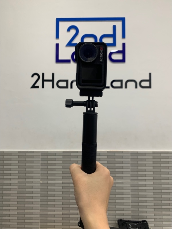 DJI osmo action 5 pro - Màu đen - Ngoại hình: 97% - Trầy tròng kính - Kèm khung bảo vệ + tripod