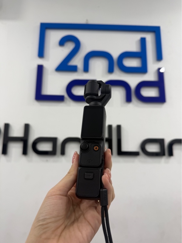 DJI OSMO Pocket 3 - Màu đen - Ngoại hình 97% - Trầy nhẹ - Kèm ốp , chân VRIG , pin PP-103 , cục nối