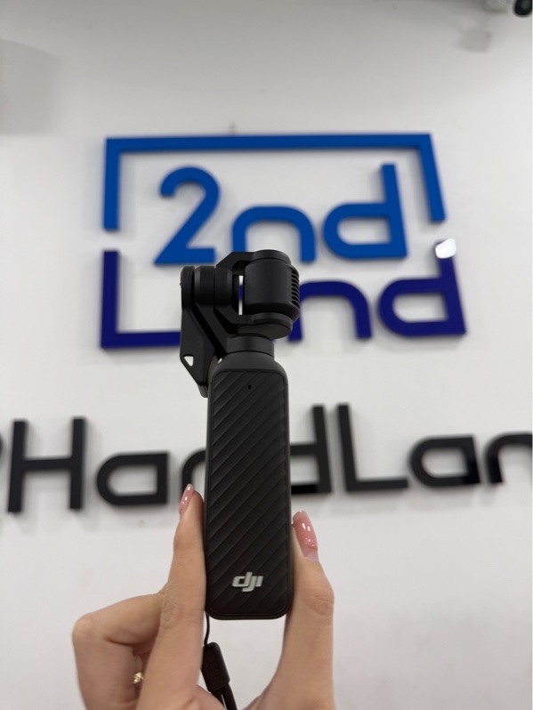 DJI Osmo Pocket 4 bản đơn - Màu xám - Ngoại hình 98% - Màn trầy nhiều - Đủ phụ kiện , thiếu cục nối - còn Bh hãng đến 02/05/2027 không bill