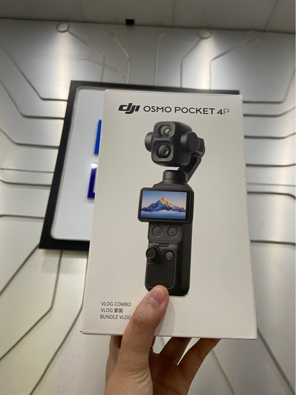 DJI Osmo Pocket 4P Combo - Màu đen - Ngoại hình: 98% - Kèm túi + remote + đèn + chân đứng + micro + dây đeo