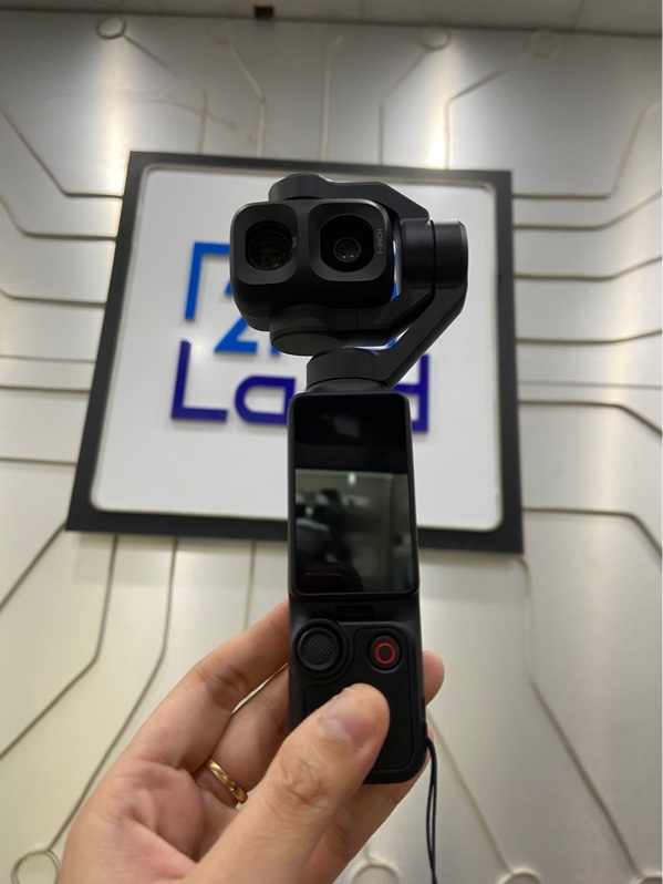 DJI Osmo Pocket 4P Combo - Màu đen - Ngoại hình: 98% - Kèm túi + remote + đèn + chân đứng + micro + dây đeo