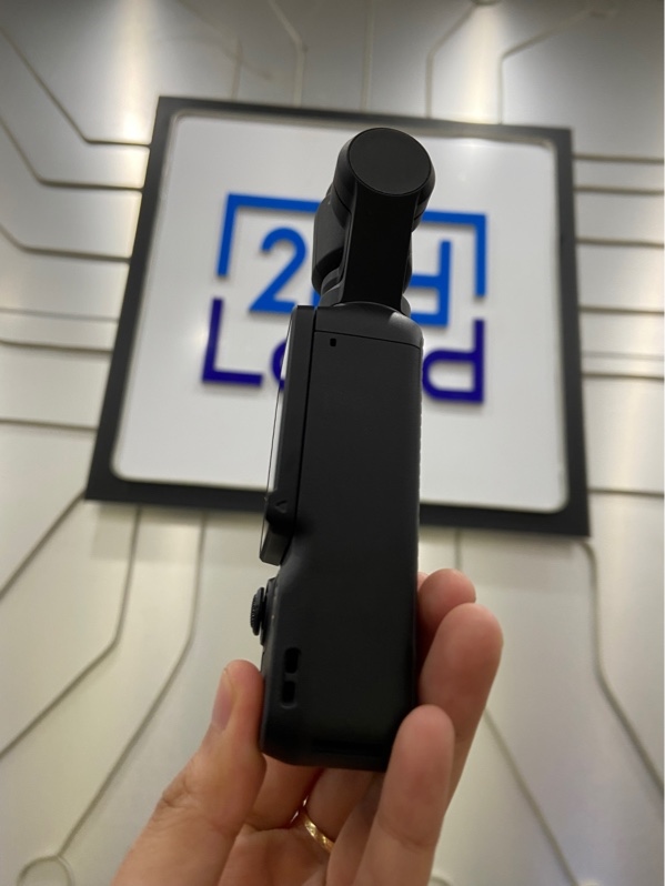 DJI Pocket 3 Creator Combo - Màu đen - Ngoại hình: 97.5% - Xước thân - Kèm túi + 1 mic + 1 sạc + 1 cục nối + 1 chân đế