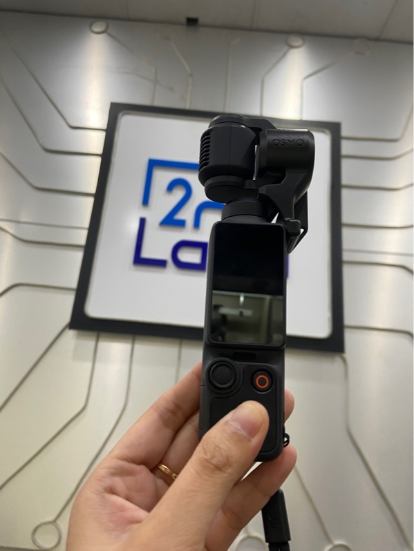 DJI Pocket 4 - Màu đen - Ngoại hình: 98% - Kèm túi + 1 Pin Dự Phòng + 1 Cáp Sạc