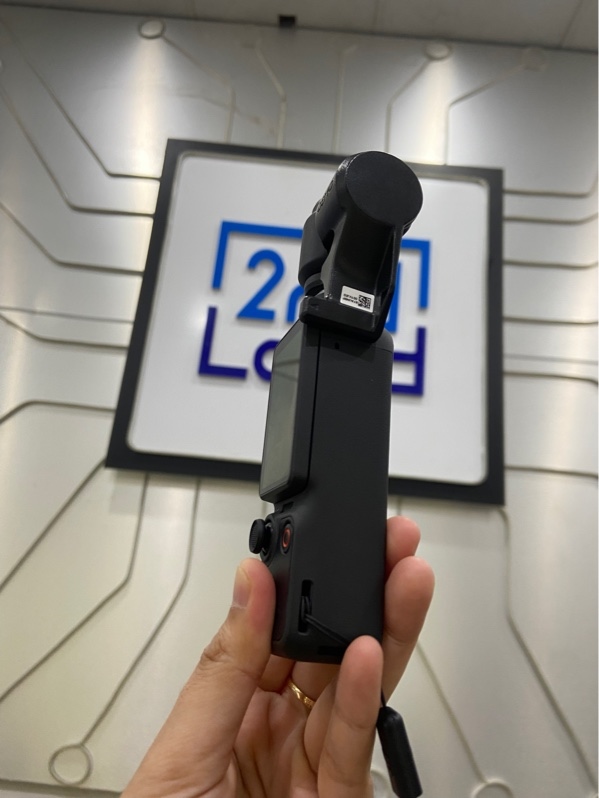 DJI Pocket 4 - Màu đen - Ngoại hình: 98% - Kèm túi + 1 Pin Dự Phòng + 1 Cáp Sạc