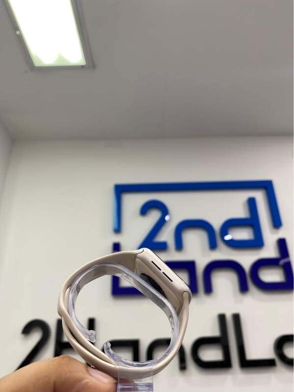 Đồng hồ Apple Watch Se 3 - 40mm - Pin: 100% - Màu trắng - Ngoại hình: 98% - Kèm sạc