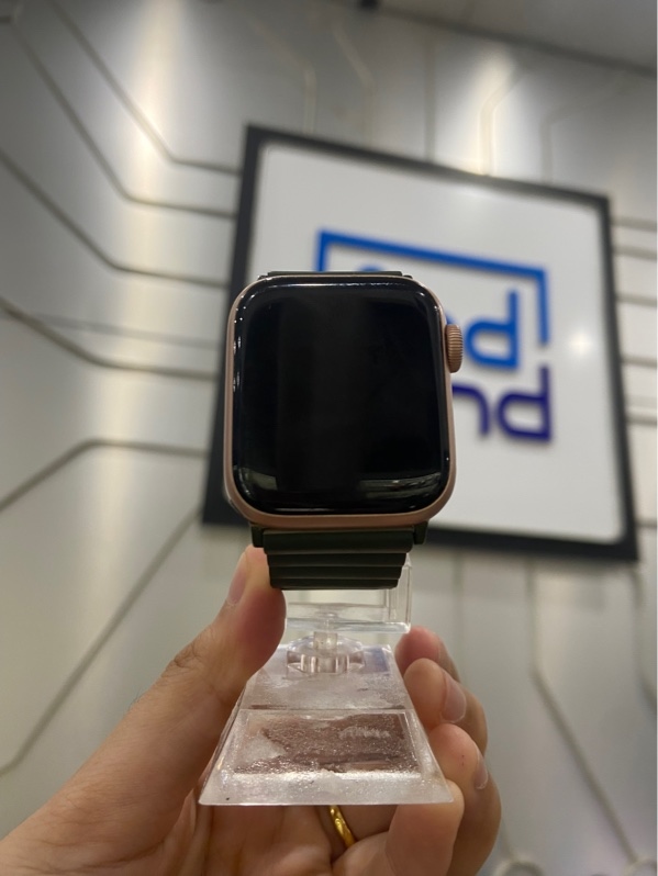 Đồng hồ Apple Watch SE Gen 1/40mm - GPS - Pin 85% - Bản Nhôm - Màu đồng - Ngoại hình: 98% - Kèm sạc