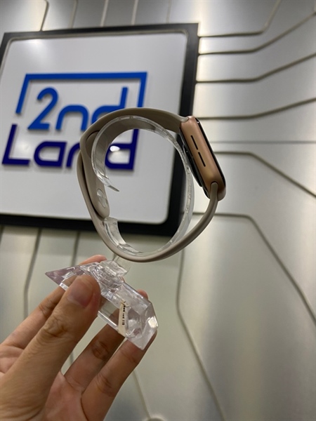 Đồng hồ Apple Watch SE Gen 1/40mm - LL/A - GPS - Pin 98% - Viền nhôm - Màu hồng gold - Ngoại hình: 97% - Màn trầy, màn đánh kính, sọc 1 đường, trầy nhẹ góc sườn - FullBox - không bảo hành 2