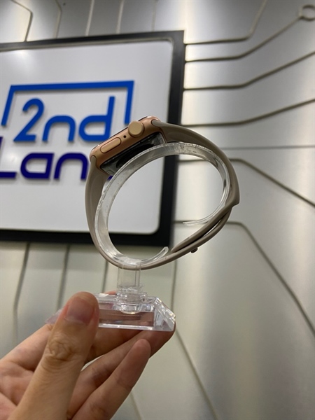 Đồng hồ Apple Watch SE Gen 1/40mm - LL/A - GPS - Pin 98% - Viền nhôm - Màu hồng gold - Ngoại hình: 97% - Màn trầy, màn đánh kính, sọc 1 đường, trầy nhẹ góc sườn - FullBox - không bảo hành 3