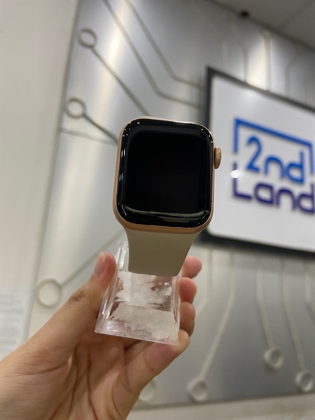 Đồng hồ Apple Watch Se Gen 1/40mm - VN/A - GPS - Pin 99% - Viền nhôm - Màu vàng gold - Ngoại hình: 97% - Màn trầy + ép kính + màn cháy hồng - Kèm sạc