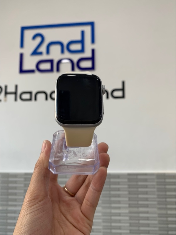 Đồng hồ Apple Watch SE Gen 1 - 44mm - VN/A - Màu đen - Pin 94% - Kèm sạc