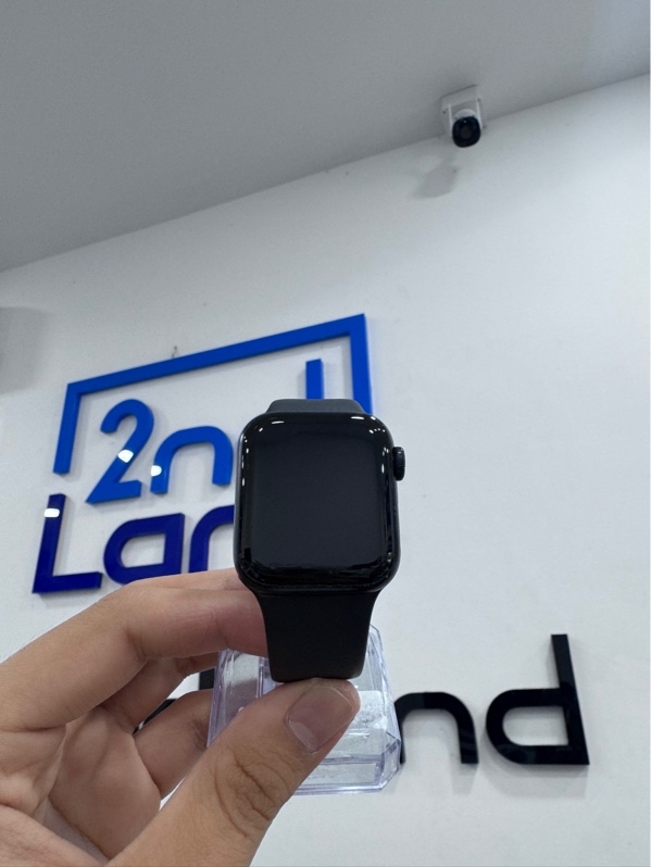 Đồng hồ Apple watch SE gen 2 - 40 mm - SE/A - 32GB - Màu midnight - Pin 99% - Ngoại hình 97% - Viền tróc sơn nhẹ - Kèm sạc