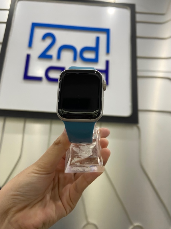 Đồng hồ Apple Watch SE Gen 2/40mm - GPS - Pin 100% thay new - Viền nhôm - Màu starlight - Ngoại hình: 98% - Kèm sạc