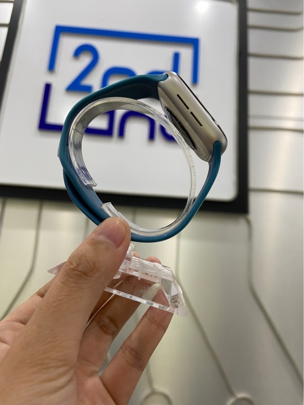 Đồng hồ Apple Watch SE Gen 2/40mm - GPS - Pin 100% thay new - Viền nhôm - Màu starlight - Ngoại hình: 98% - Kèm sạc