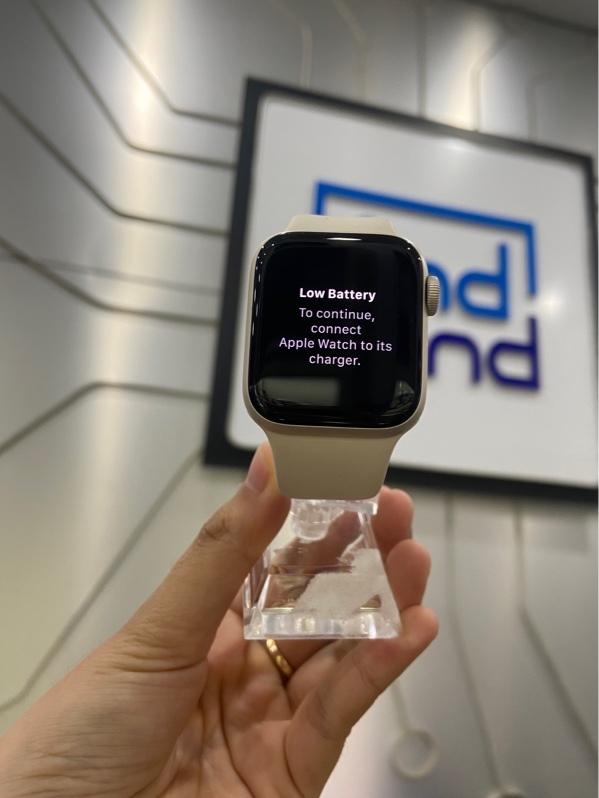 Đồng hồ Apple Watch Se Gen 2/40mm - GPS - SA/A - Pin 100% - Viền nhôm - Màu bạc - Ngoại hình: 98% - Cấn nhẹ 1 chỗ, màn xước dăm, có 1 chấm tím nhỏ trên màn - Kèm sạc