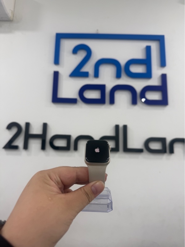 Đồng hồ Apple watch SE gen 2 - 40mm - LL/A - GPS - 32GB - Bản nhôm - Màu starlight - Pin 100% - Ngoại hình 98% - Viền trầy , cấn góc - Kèm sạc