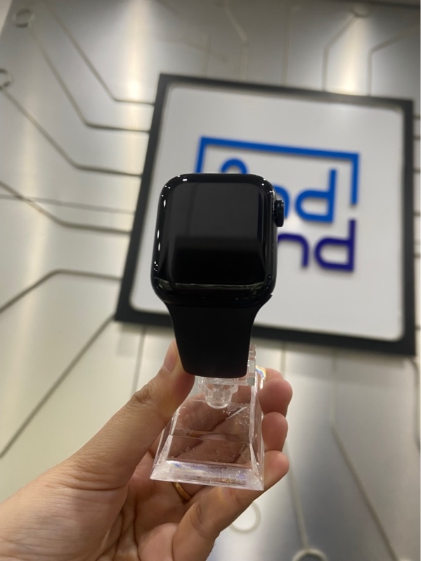 Đồng hồ Apple Watch SE Gen 2/40mm - SA/A - GPS - Pin 95% - Màu đen - Ngoại hình: 97% - Xước viền + cấn viền - Kèm sạc