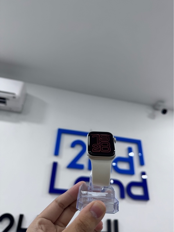 Đồng hồ Apple Watch SE gen 2 - 40mm - VN/A - 32Gb - GPS - Bản nhôm - Màu trắng - Ngoại hình 97,5% - Kính xước dăm, mặt sau trầy nhẹ - Fullbox
