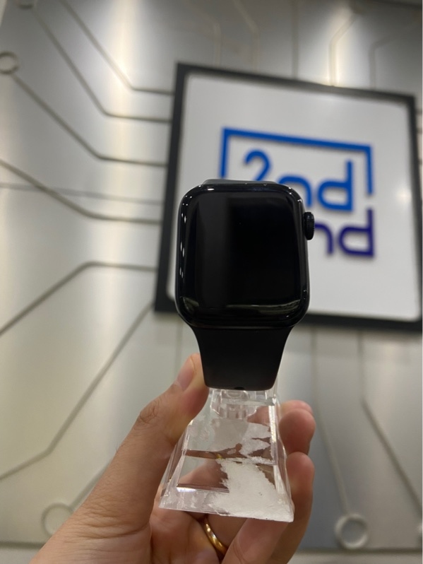 Đồng hồ Apple Watch SE Gen 2 40mm - VN/A - GPS - Pin 94% - Màu đen - Ngoại hình: 97% - Màn trầy mèo nhiều - Kèm sạc