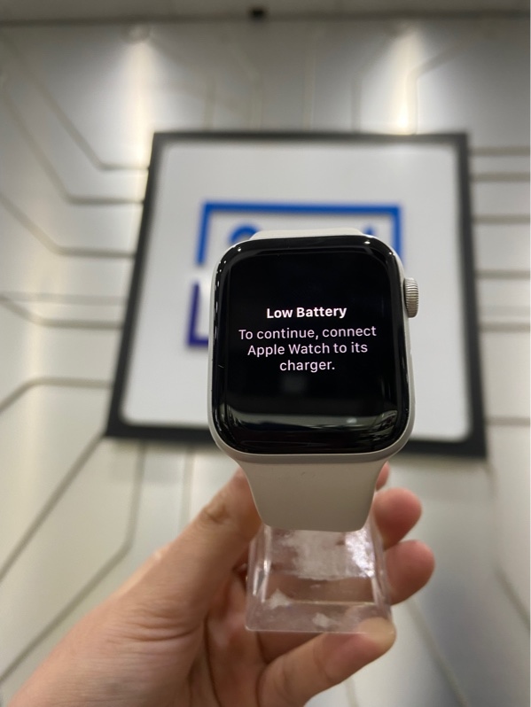 Đồng hồ Apple Watch Se Gen 2/44mm - GPS - LL/A - Pin 94% - Màu trắng - Ngoại hình: 98% - Xước kính nhẹ - Kèm Box
