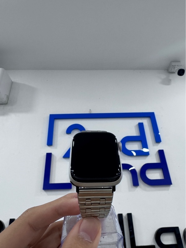 Đồng hồ Apple Watch SE Gen 2 - 44mm - VN/A - GPS - 32Gb - Màu trắng - Pin 97% - Ngoại hình 97% - Viền trầy xước, tróc sơn li ti, dây thay - Kèm sạc