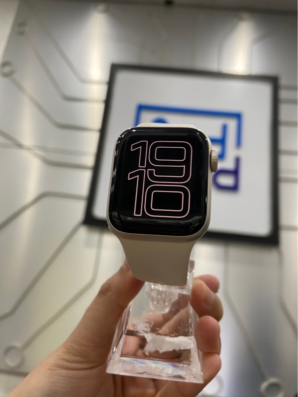 Đồng hồ Apple Watch SE Gen 3/40mm - Bản GPS - Mã SA/A - Pin 100% - Màu starlight - Ngoại hình: 97% - Xước kính nhẹ - Kèm sạc