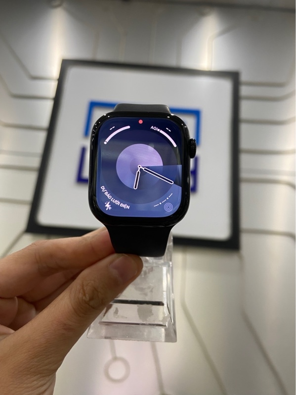 Đồng hồ Apple Watch Series 10/42mm - SA/A - LTE ( có hỗ trợ Esim) - Pin 97% - Viền nhôm - Màu đen - Ngoại hình: 96% -xước lưng cấn lưng sườn - Kèm Box + sạc