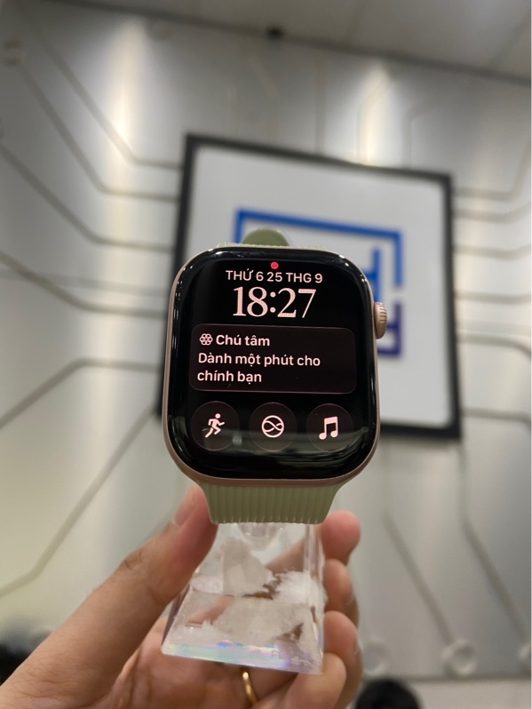 Đồng hồ Apple Watch Series 10/46mm - GPS - LW/A - Pin 100% - Màu hồng - Ngoại hình: 97.5% - Thân dưới tróc sơn nhẹ - Kèm sạc