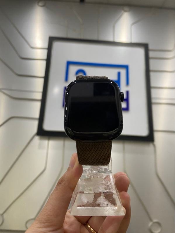 Đồng hồ Apple Watch Series 10/46mm - SA/A - GPS - Pin 96% - Màu đen - Ngoại hình: xấu - Màn trầy, vỏ nổ sơn nặng - Kèm Box + sạc