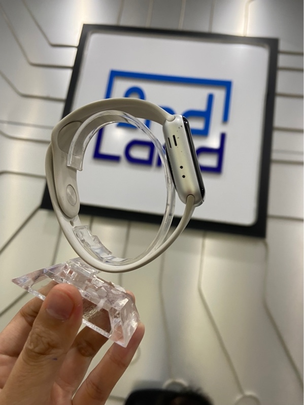 Đồng hồ Apple Watch Series 3/38mm - GPS - 8GB - Pin 90% - Viền nhôm - Màu bạc - Ngoại hình: 97% - Tróc sơn sườn nhẹ, màn xước - Body