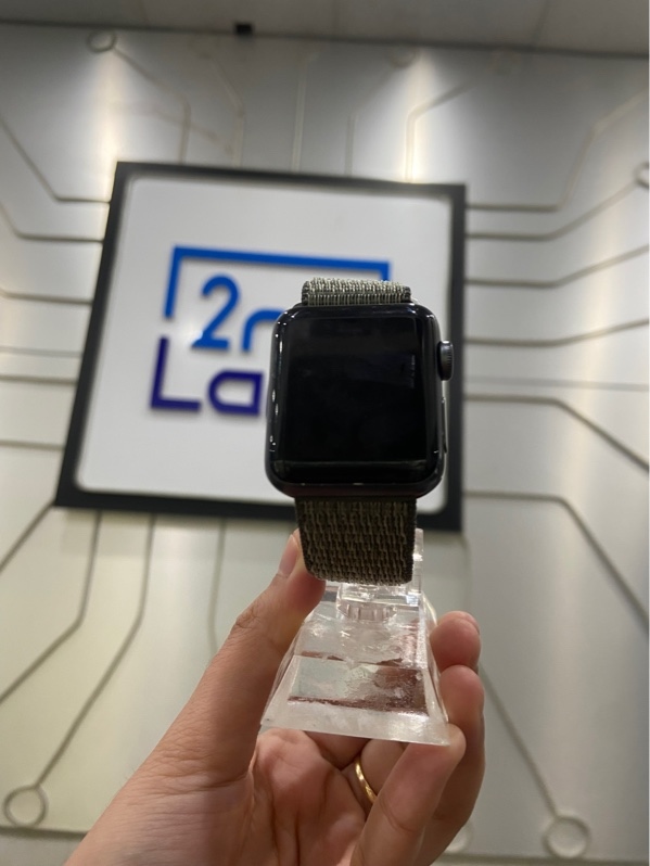 Đồng hồ Apple Watch Series 3/38mm - GPS - LL/A - Pin 93% - Viền nhôm - Màu đen - Ngoại hình: 97% - Xước thân - Kèm sạc