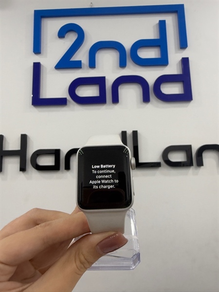 Đồng hồ Apple Watch Series 3 - 38mm - LL/A - GPS - 8GB - Màu bạc - Pin 100% - Ngoại hình 97% - Viền trầy , cấn 1 góc - Kèm sạc